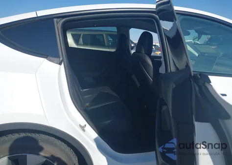 2023 Tesla Model Y Awd/Long Range Dual Motor All-Wheel Drive z USA, uszkodzony, nr VIN 7SAYGDEE5PF789058